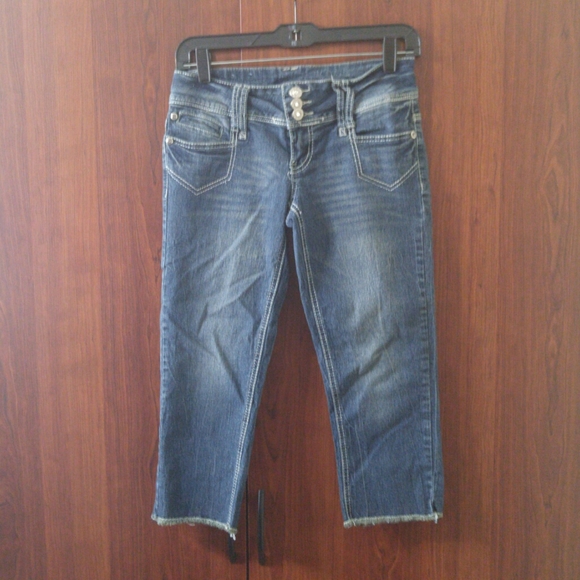 Karma Blue Denim - Karma Blue embroidered stretch jean capri size 5